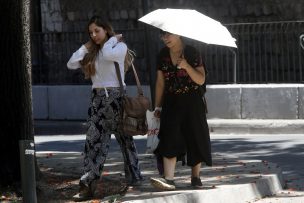 Autoridades llaman a prevenir exposición al sol este verano