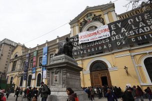 Roban 27 libros de la Colección Pablo Neruda desde la Universidad de Chile