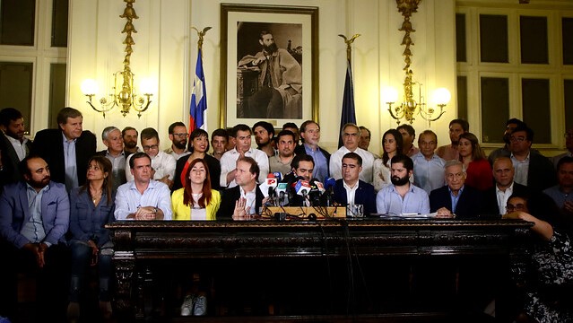 Presidente Piñera promulgará reforma constitucional: algunos presidentes de partidos se restaron