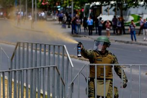 Gobierno evalúa nuevo equipamiento para Carabineros: disuasivos acústicos, tinte para el lanzagua y munición de 3 postas