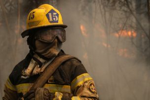 Onemi mantiene alerta roja por incendios forestales en Lumaco y Olmué