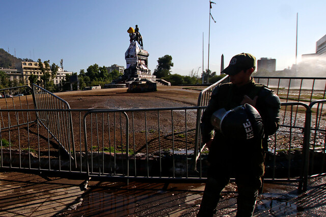 FOTOS | Plaza Italia amanece cercada para evitar nuevas manifestaciones