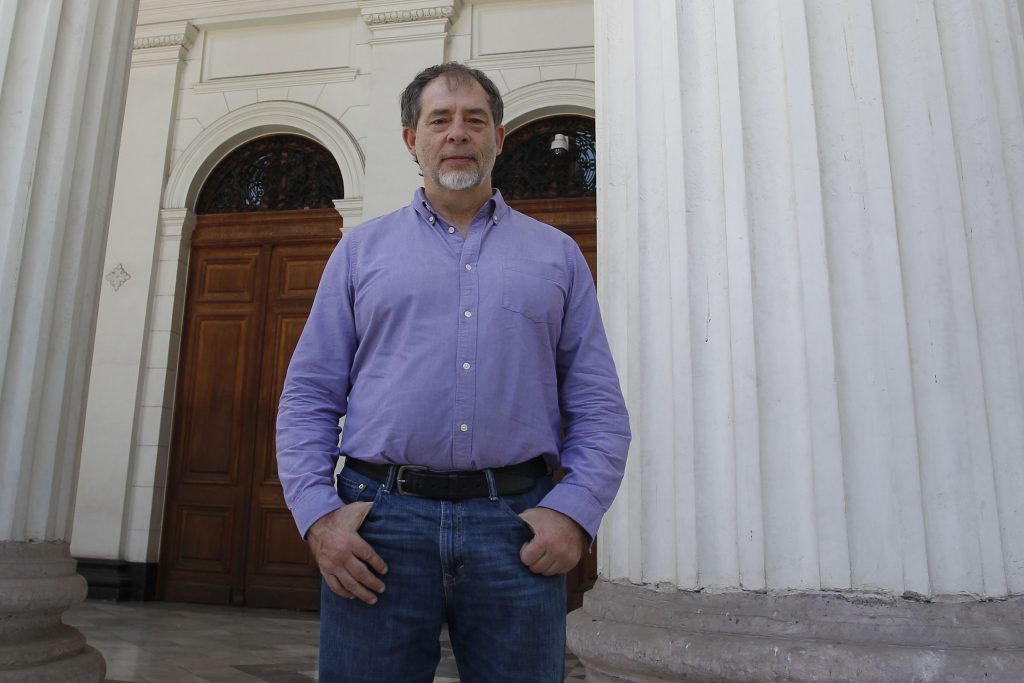 Senador Girardi pide al Sernac aumentar indemnización por colusión de farmacias