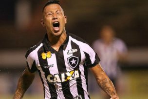 Colo colo oficializó a Leonardo Valencia