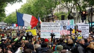 Gobierno francés se mantiene