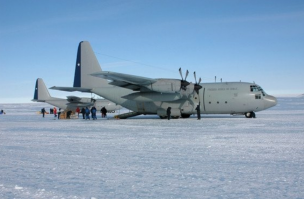 Avión Hércules de la FACH que viajaba con 38 personas a bordo a la Antártica está inubicable