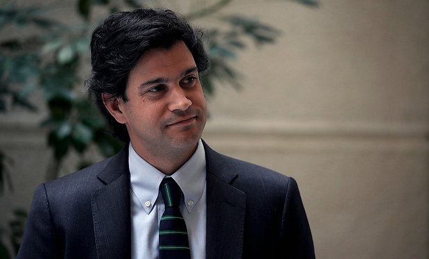 Diputado Torrealba denuncia al alcalde de Macul por caso de vecinos desalojados