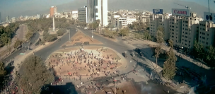 Plaza Baquedano: Se producen diversos incidentes tras enfrentamientos entre Carabineros y manifestantes