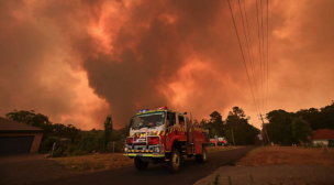 La ola de calor aviva el fuego en Australia y las llamas alcanzan Melbourne