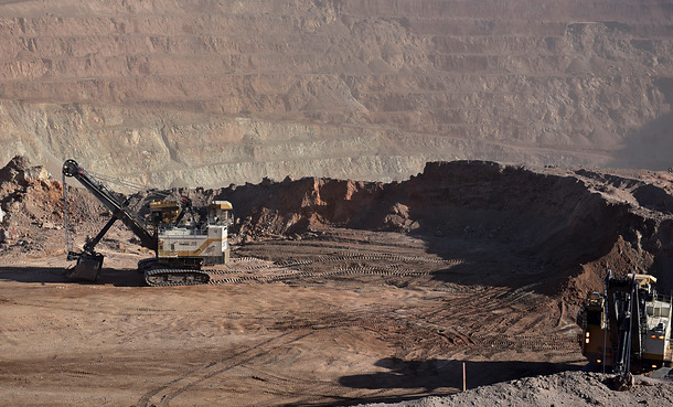 Producción industrial cayó 1,8% en noviembre por fuerte retroceso de la minería