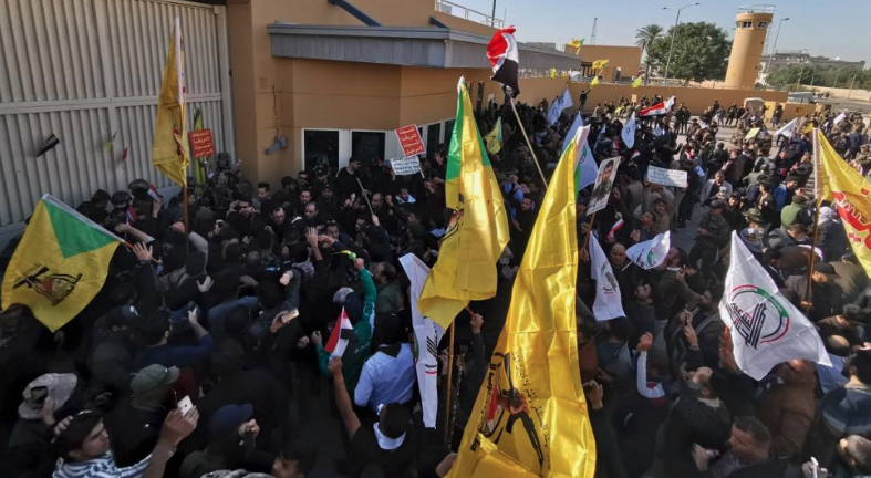 Manifestantes atacan la embajada estadounidense en Bagdad