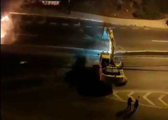 Sujetos robaron excavadora y destruyeron postes en ruta a Viña del Mar