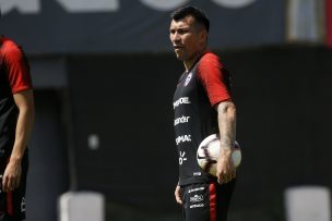 Medel salió con amarilla en épico triunfo del Bologna sobre el Napoli