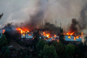 Ministro de Cristian Monckeberg entregó detalles de las medidas en ayuda a las familias afectadas en el incendio de Valparaíso