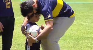 Hijo de Johnny Herrera no olvida a la U e hizo el gesto característico en presentación de su papá en Everton