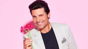 Necesitó de una escalera: Chayanne enseñó su gigante árbol navideño en las redes