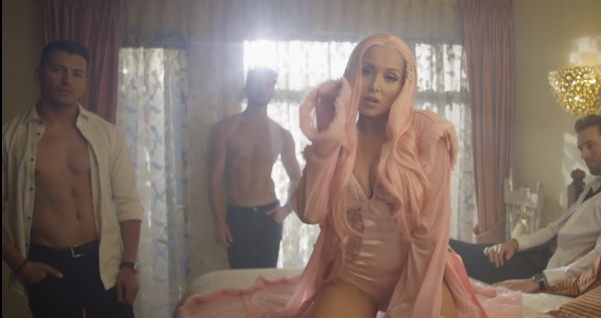 Daniella Chávez debuta como cantante y estrena su primer sencillo que se viralizó en redes sociales