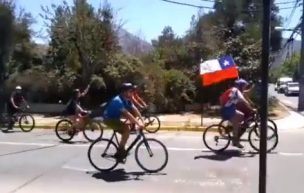 Gran cantidad de ciclistas se manifiestan por las calles de Vitacura: Algunos se acercan a casa de Piñera