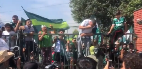 [VIDEO] Así festejó el cuerpo técnico e hinchas de Santiago Wanderers el ascenso a Primera División