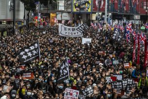 Hong Kong entra en 2020 con una masiva manifestación prodemocracia: 400 detenidos