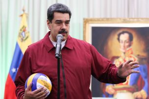 Maduro dice que tiene el control de Venezuela y que está abierto a negociar con EE.UU.