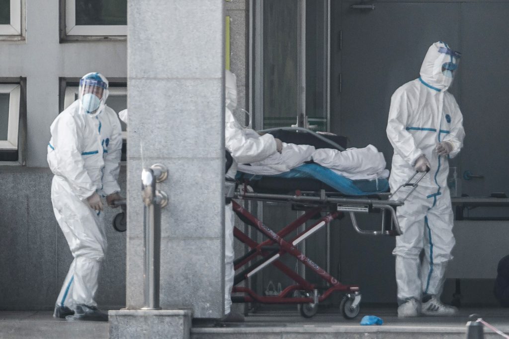 “Es como cuando alguien estornuda”: Peligroso virus de China se infecta por ahora solo de animales a humanos