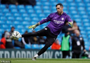 Claudio Bravo encabezaría éxodo de jugadores del Manchester City