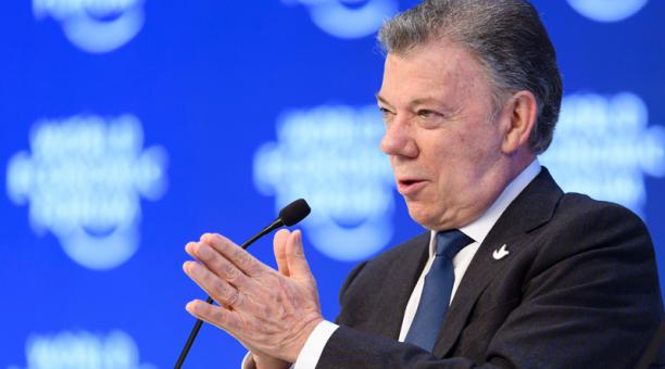 Juan Manuel Santos hizo un llamado a Sebastián Piñera a ser “más empático” con los manifestantes