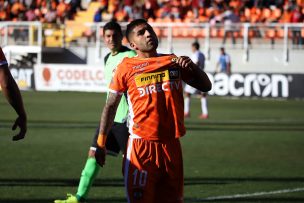 ¡Tinderazo! Figura de Cobreloa y la Roja Sub 23 fue presentado en el Goias de Brasil al estilo de la red social