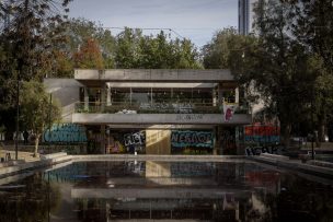 Providencia realizará labores de limpieza en Café Literario vandalizado en Parque Bustamante