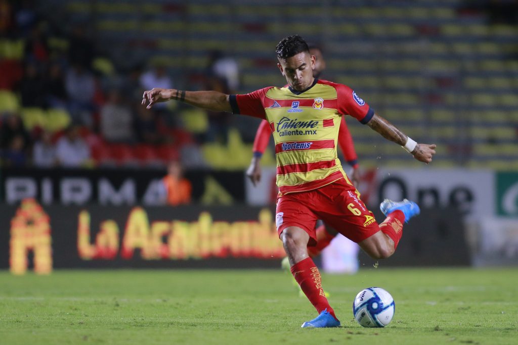 Sebastián Vegas saca a relucir su otra faceta en México