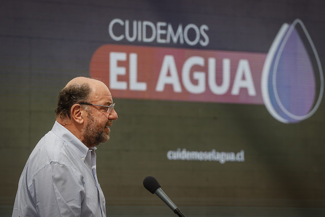Duchas de 3 minutos o menos: Gobierno lanza campaña “Chile se está secando” para el ahorro de agua