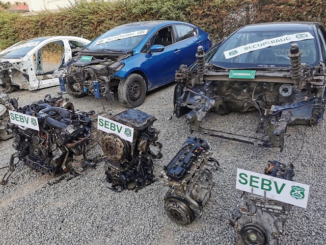 Carabineros desarticula taller clandestino donde desarmaban vehículos de lujo