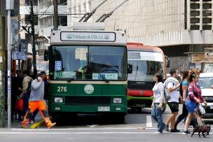 Ministerio de Transportes anuncia acuerdo para asegurar continuidad de los troles en Valparaíso