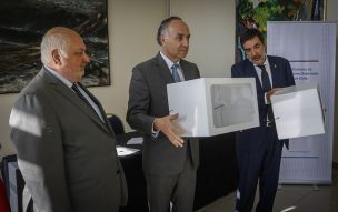 Cancillería y el Servel presentan el kit para el voto en el exterior para el plebiscito