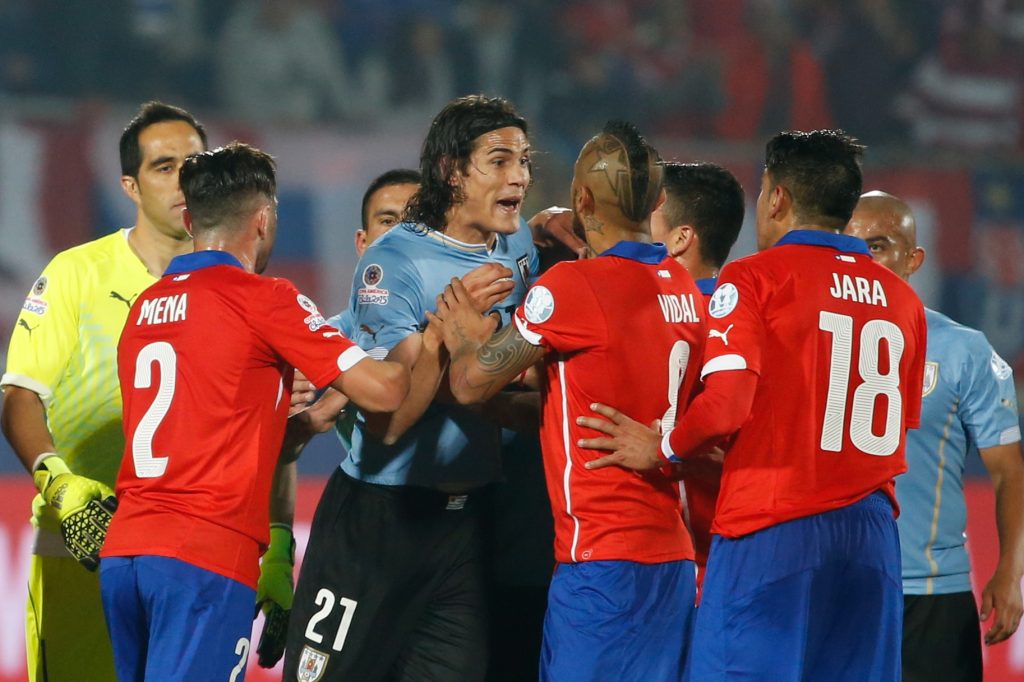 ¿Volvería a hacer la “técnica del dedo”? Gonzalo Jara bromeó al recordar el gesto realizado a Edinson Cavani