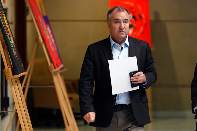 ACAB: Diputado Molina pide explicaciones a la U. de Chile por taller de autodefensa con siglas que se prestaron para confusión