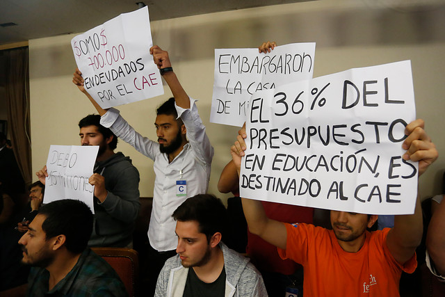 Congreso aprobó ley “Chao Dicom” que prohíbe difundir deudas por educación