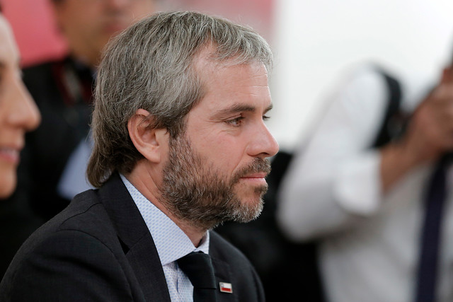 Blumel criticó al Frente Amplio por anuncio de llevar antisaqueos al TC: “Cuando les conviene no tienen problemas en acudir”