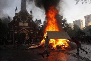 Carabineros identificó a un responsable del incendio en iglesia institucional