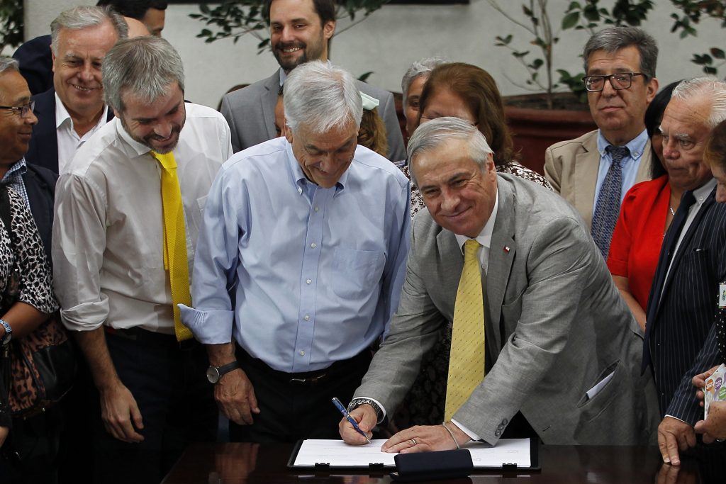 Mañalich por reforma: “Da casi rango constitucional al derecho a la salud”