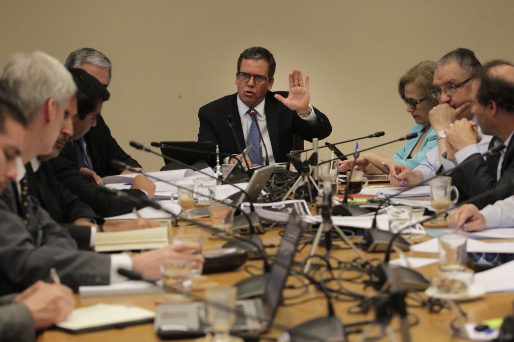 Aprueban límite a reelección de autoridades: Será con efecto retroactivo