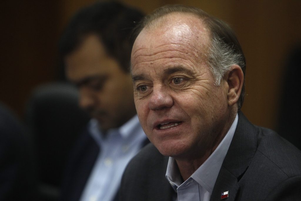 Ministro Walker y supuesta posesión de derechos de aguas: “Es mentira, es una fake news”