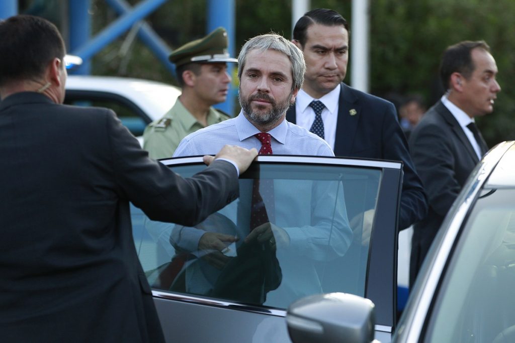 Ministro Blumel y detenidos por quema del metro: “No va a haber impunidad”