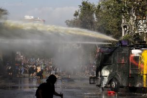 Fiscalía y Carabineros determinarán color amarillo en contenido lanzaaguas