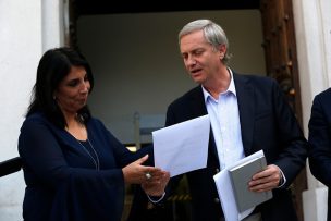 Vocera Karla Rubilar recibe personalmente carta de José Antonio Kast que solicita reunión con el Presidente Piñera