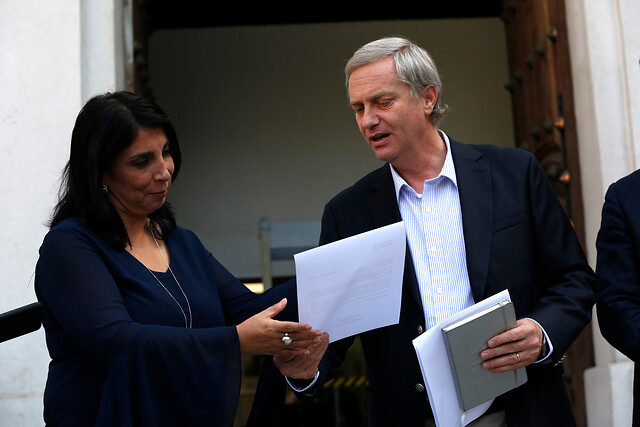 Vocera Karla Rubilar recibe personalmente carta de José Antonio Kast que solicita reunión con el Presidente Piñera
