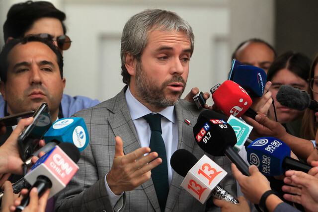 Ministro Blumel: “¿Qué tiene que ver esta violencia con las legítimas demandas de la ciudadanía?”