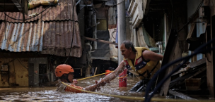 Al menos 43 muertos y una decena de desaparecidos en inundaciones en Indonesia