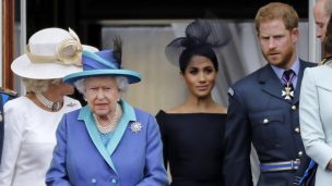 La reina de Inglaterra reúne a la familia tras la renuncia a la realeza del príncipe Harry y Meghan Markle